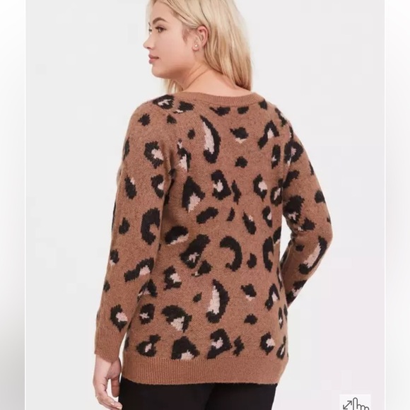 ⬇️Torrid Size 6 Leopard Print Crew Neck Sweater - Picture 3 of 9